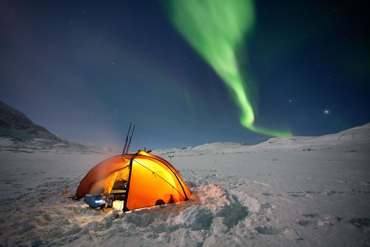 Les aurores boréales accompagnent les randonneurs sur le Kungsleden © Jens Ottoson/Shutterstock