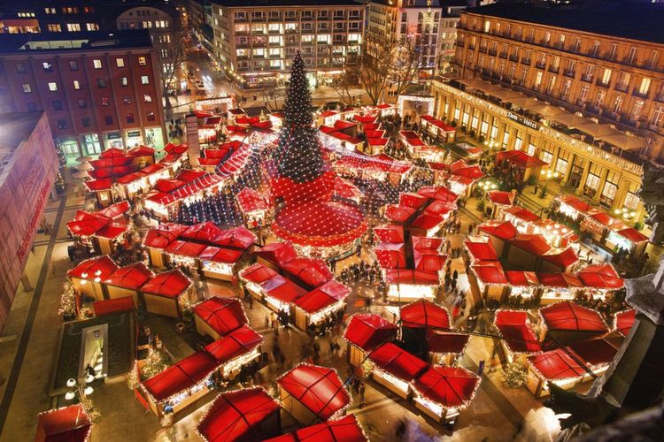 Vue aérienne du marché de Noël de Cologne © Par picturetom / Shutterstock