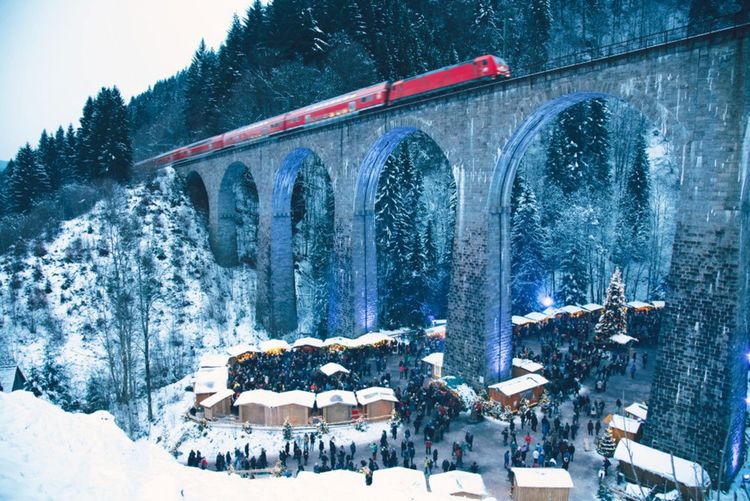 Le marché de Noël des gorges de Ravenna un jour de neige © Par Olga Niekrasova/Shutterstock 