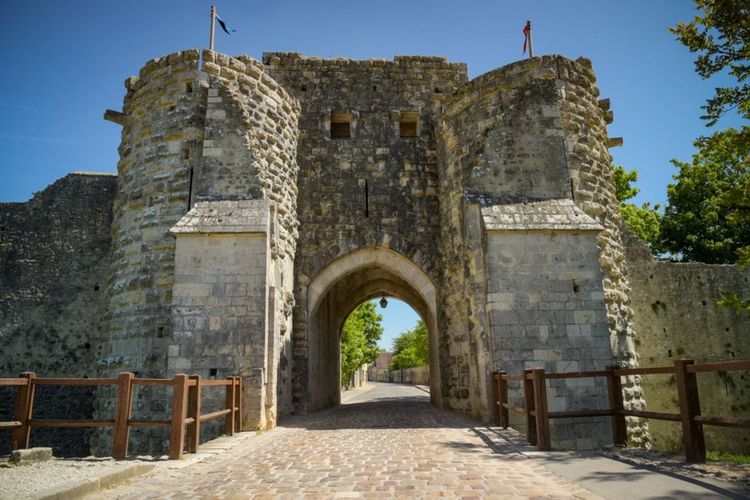 Porte Saint-Jean à l'entrée de la ville de Provins - © photofort 77 / Shutterstock