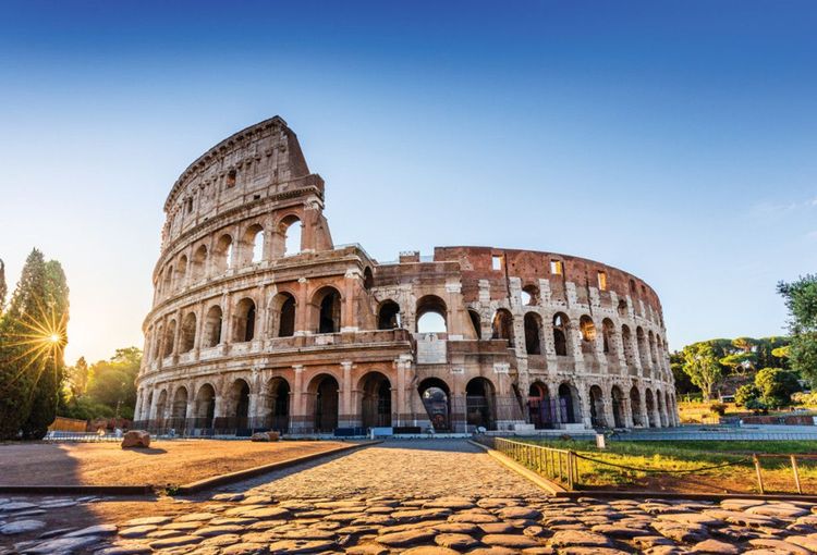 Malgré sa destruction partielle, le Colisée de Rome n'a rien perdu de sa splendeur d'antan. - © Emperorcosar / Shutterstock