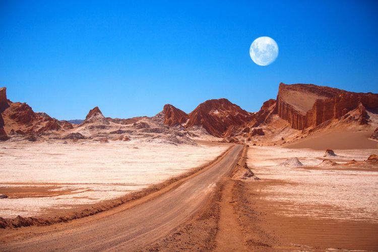 Les formations géologiques spectaculaires du désert d'Atacama au Chili © Skreidzeleu /Shutterstock