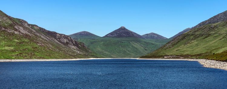 Vue sur la Silent Valley et les Mourne Mountains en arrière plan