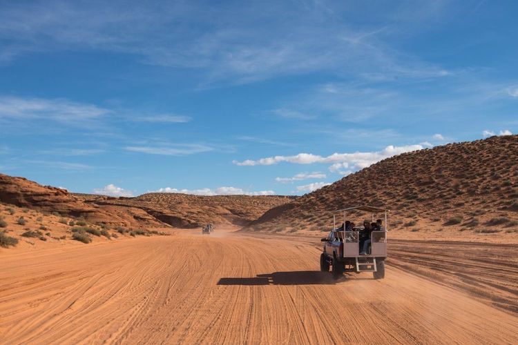Un 4x4 rejoint Antelope Canyon