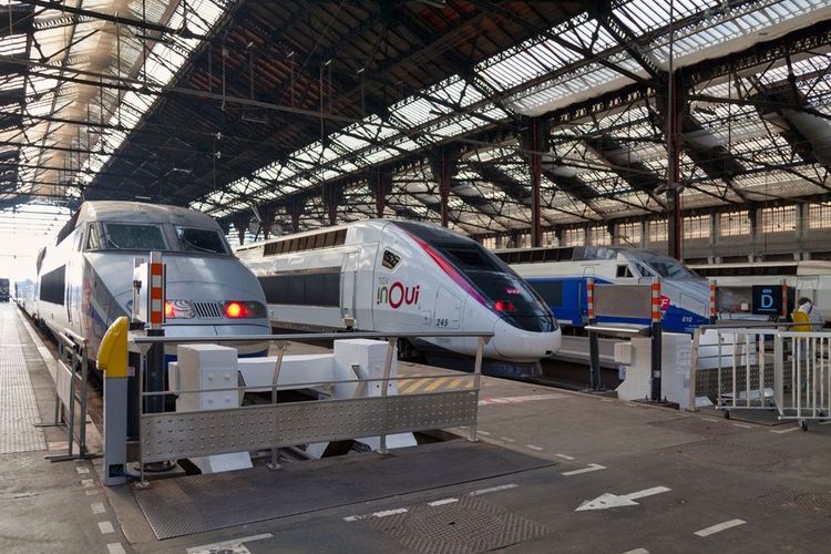 TGV Inoui en gare de Paris