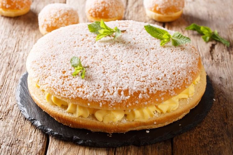 La tarte tropézienne et ses grains de sucre croquant sur le dessus © Sergii Koval/123RF