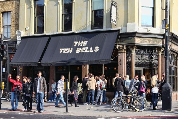 Le pub 'The Ten Bells' est associé à deux victimes de Jack the Ripper © tonybaggett/123RF