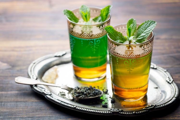 Le thé à la menthe est un incontournable au Maroc © Anna Pustynnikova/123RF