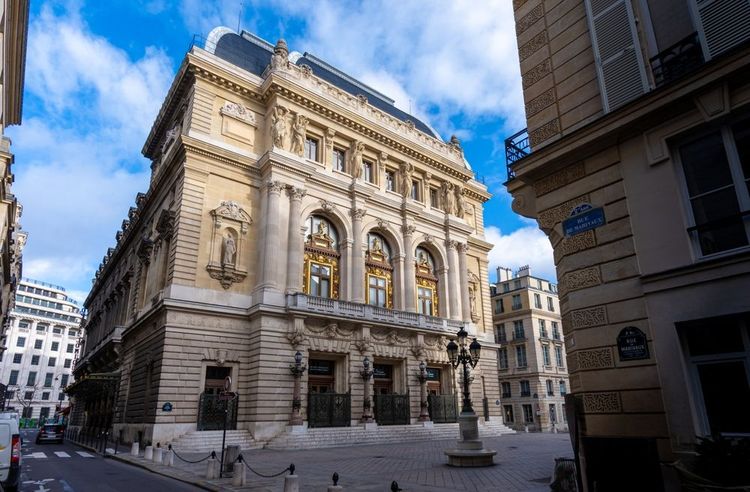 La jolie façade du théâtre de l'Opéra Comique