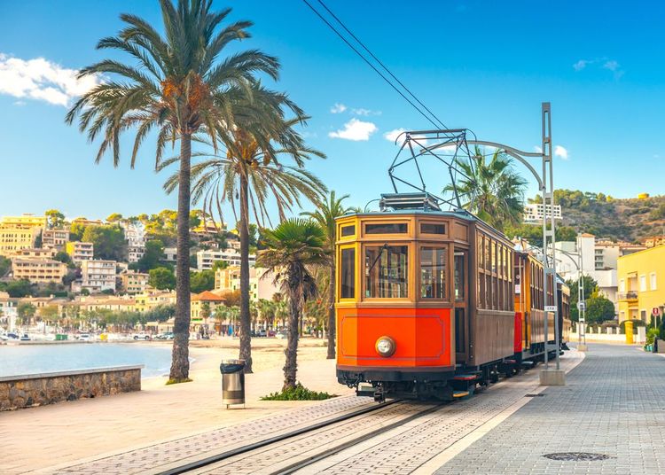 Train reliant Palma à Soller