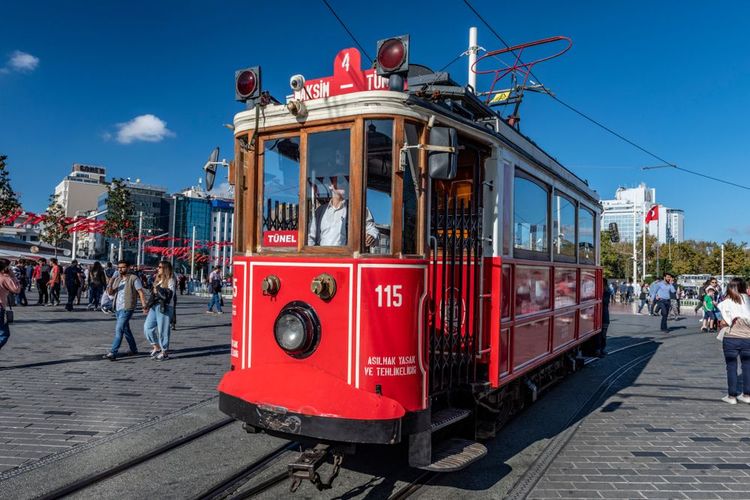 Tramway d'Istanbul à l'arrêt