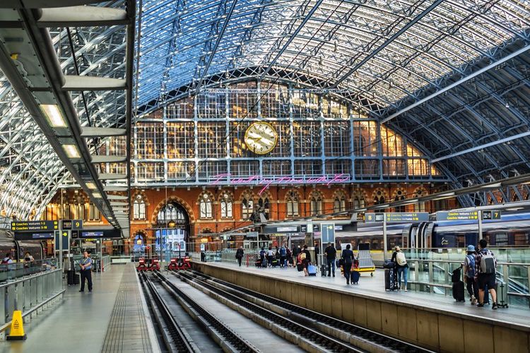 Un des quais de la gare St Pancras à Londres