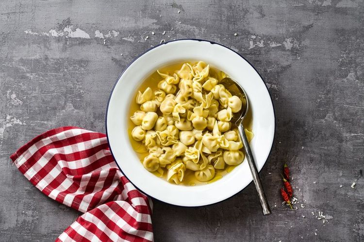 Une assiette de Les tortellini in brodo