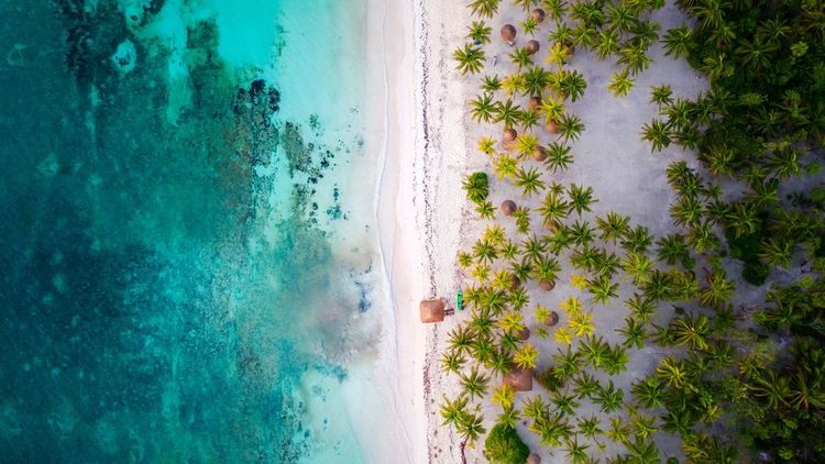 Une belle plage du Mexique avec son récif corallien