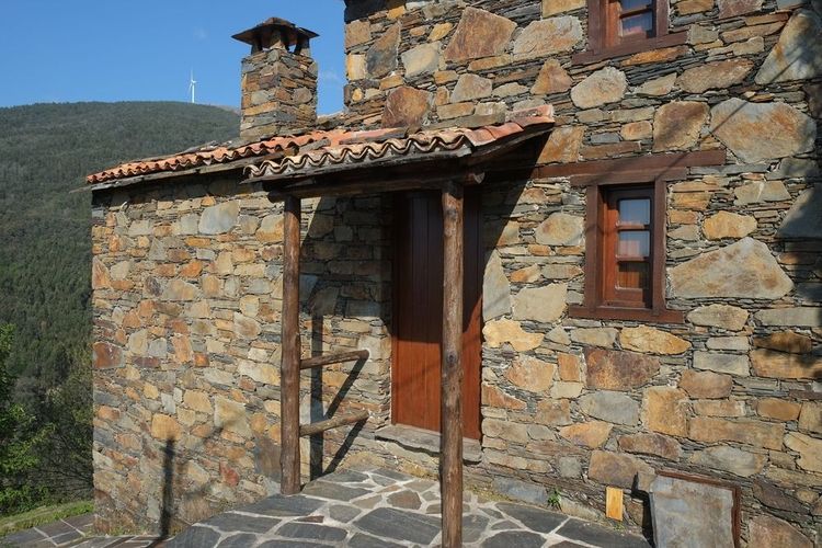 Une maison typique dans le village de Coimbra au Portugal