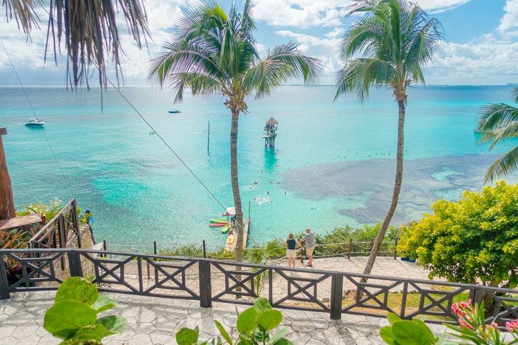 Une plage de l'île Isla Mujeres au Mexique
