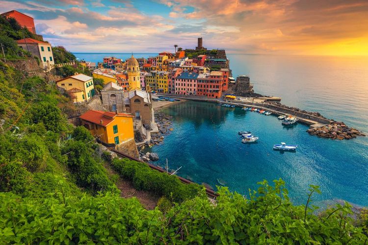 Le village de Vernazza au coucher du soleil