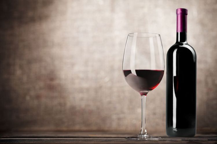 Chacun sa taille de contenant pour le vin ! © olegdudko/123RF