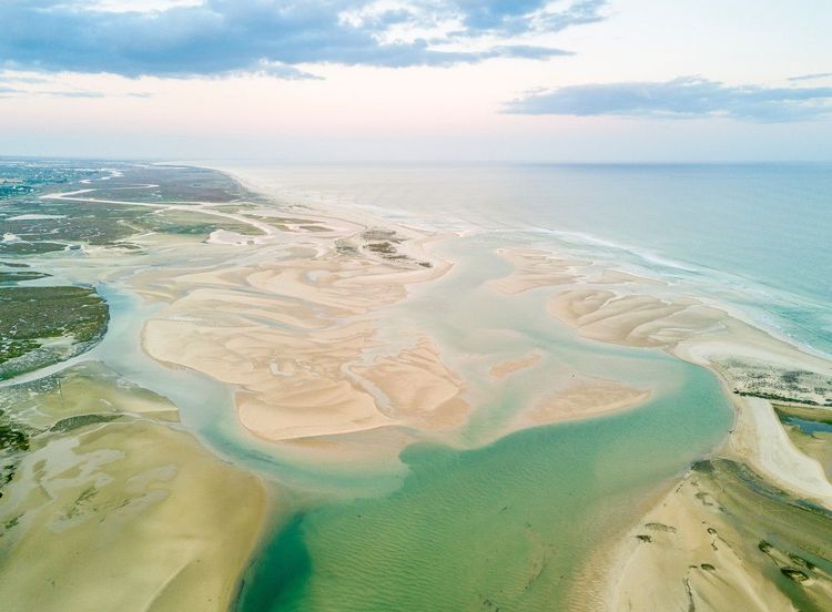 Vue aérienne des lagunes du parc national de la Ria Formosa
