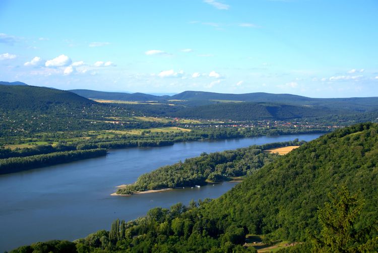 Vue aérienne sur le Danube.