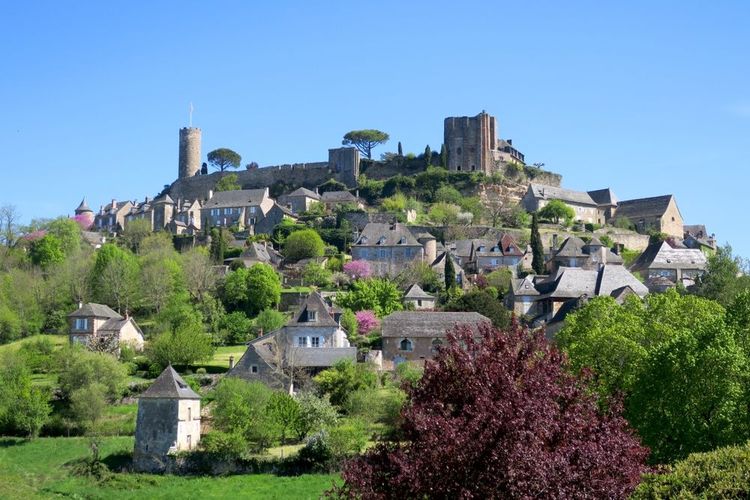 Vue sur Turenne et son château