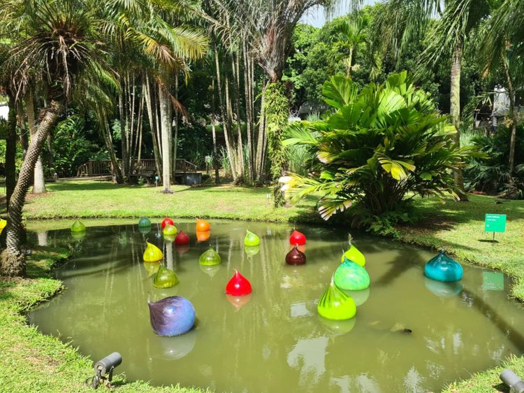 Un bassin avec sculptures de l'habitation Clément