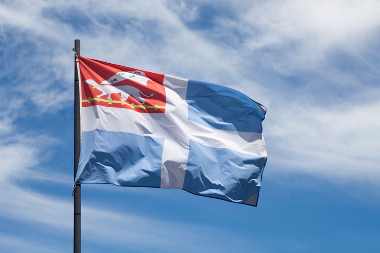 Le drapeau malouin flotte au vent