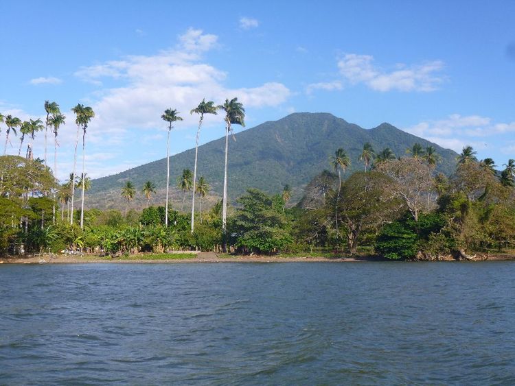 L'île d'Ometepe avec les volcans jumeaux au loin © Christelle Silmont