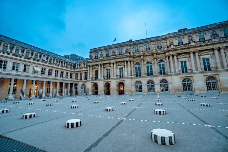 La cour du Palais royal et ses colonnes de Buren © zefart / 123RF