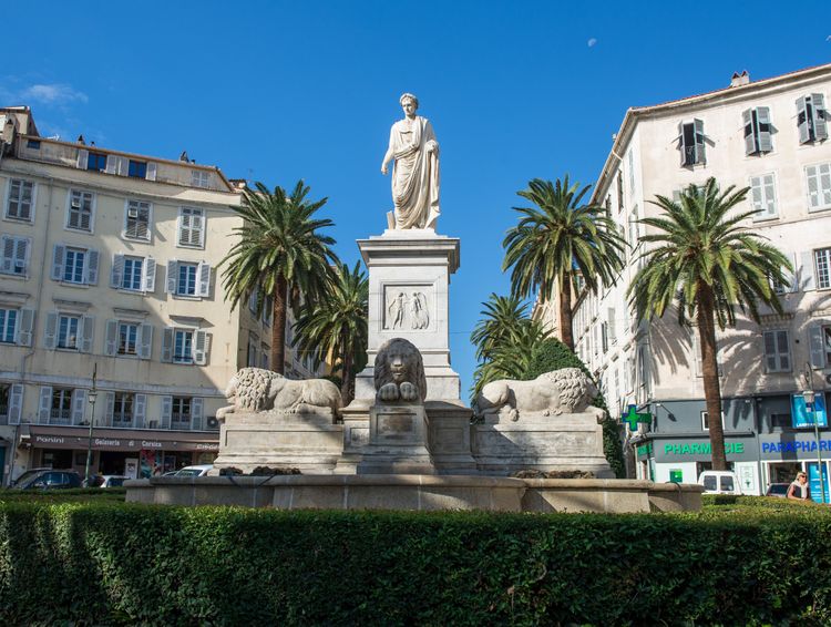 La place Foch à Bastia, autour de laquelle ont lieu les Nocturnes