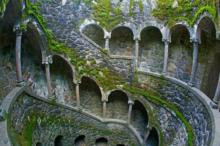 L'ascension du puits d'initiation à la Quinta da Regaleira