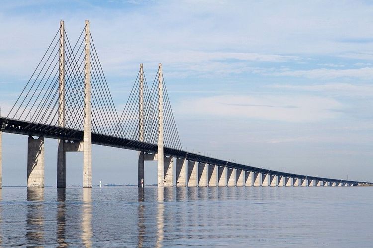 Par endroit, il se transforme en pont à hauban
