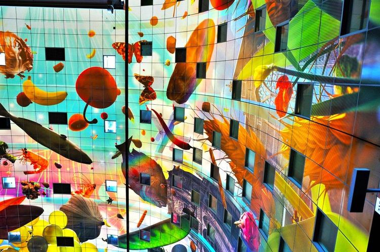 Le Le Markthal et sa fresque à la fois figurative, réaliste et colorée