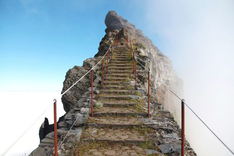 L'escalier dans les nuages du Pico do Arieiro
