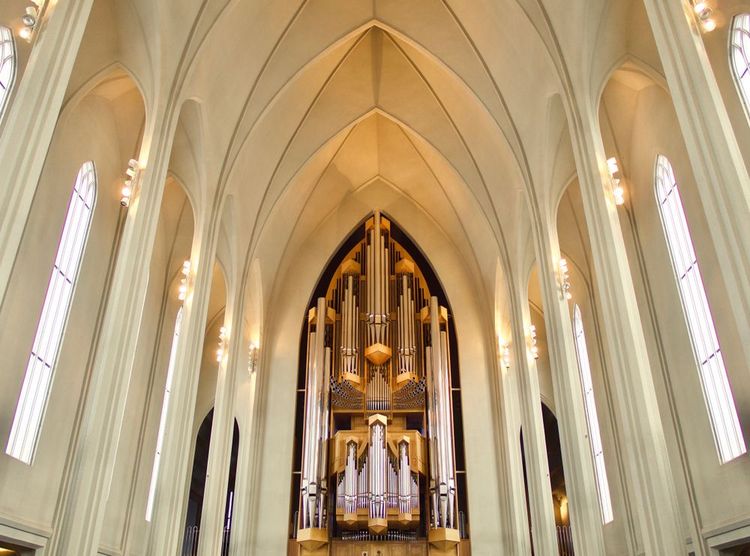 La nef et l'orgue de l'église Hallgrímskirkja