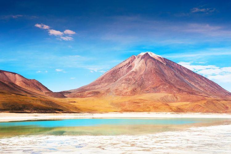 Lagon vert et volcan Licancabur, Bolivie