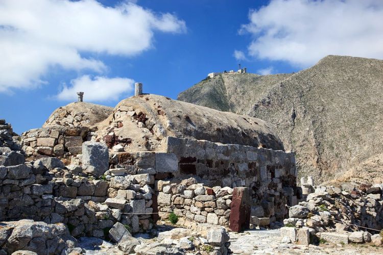 Die christliche Basilika markiert den Eingang zur Stätte