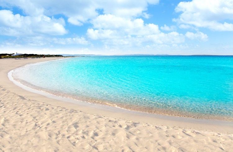 La plage de Llevant et son eau turquoise