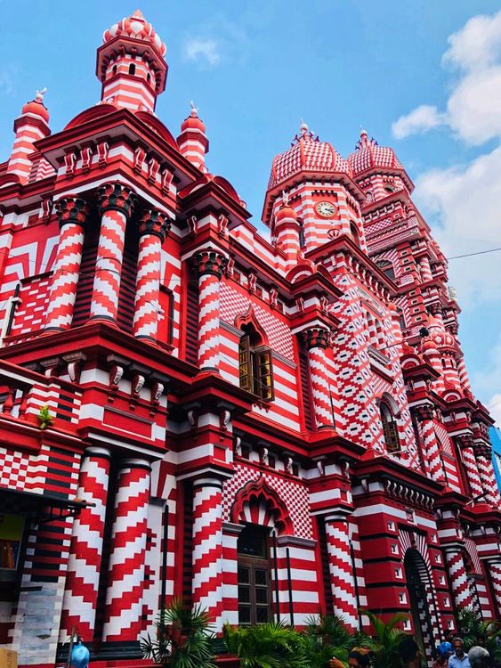 Visit the red and white mosque in Colombo