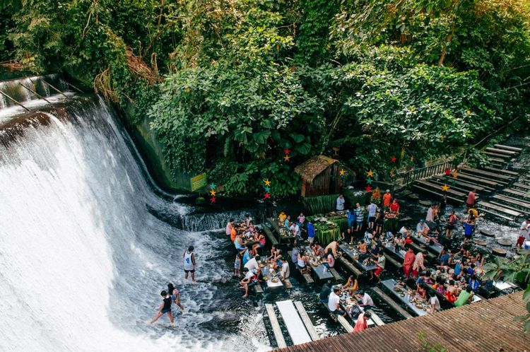 Vue du Waterfall Restaurant aux Philippines