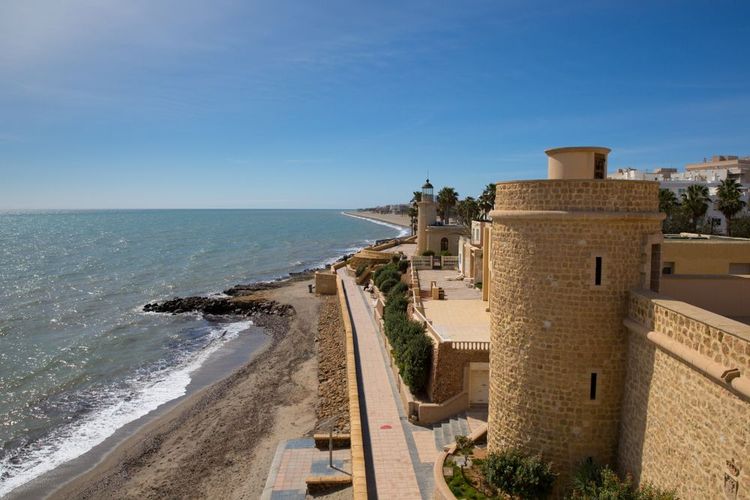 Le front de mer de Roquetas de Mar.