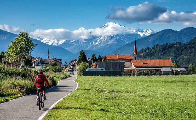 A bicyclette sur la Via Claudia Augusta