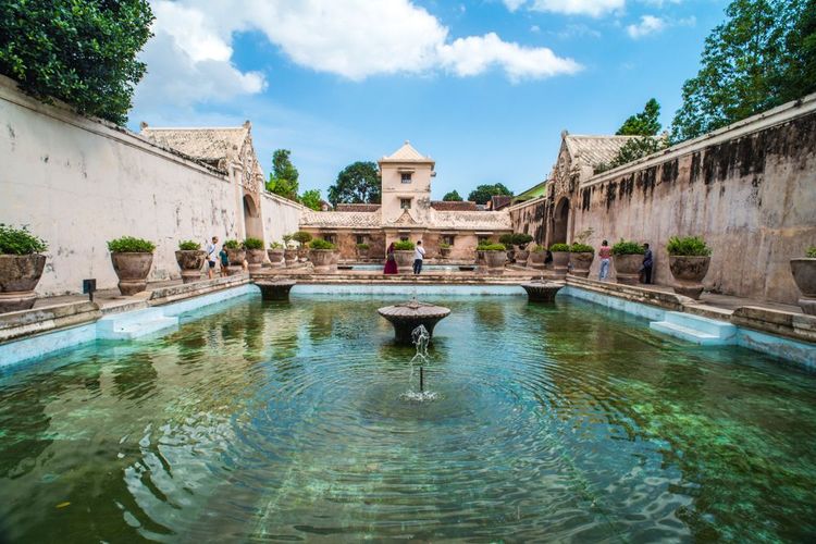 Le château d'eau de Taman Sari est le site d'un ancien jardin royal du sultanat de Yogyakarta.
