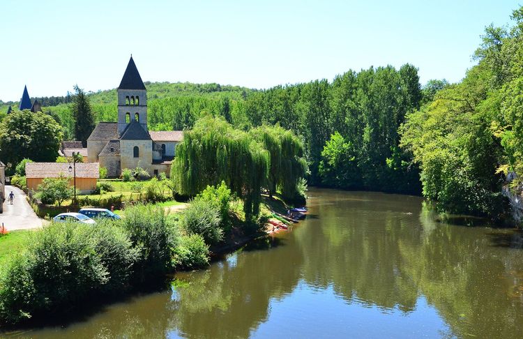 Saint-Léon-sur-Vézère et sa petite église