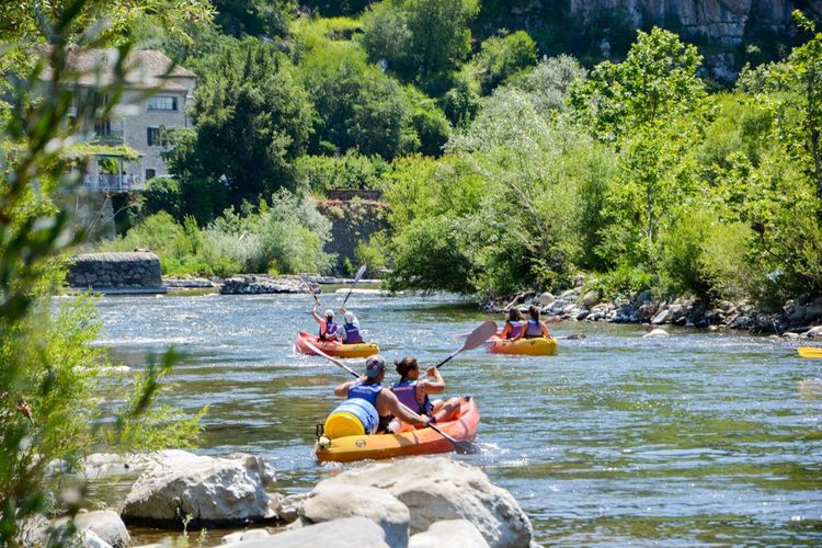 In canoa lungo le Gole de l'Ardèche