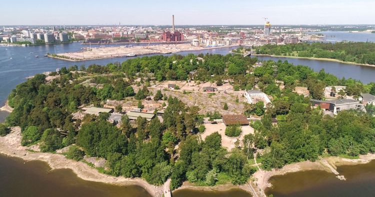 Vue aérienne sur l'île de Korkeasaarinet son zoo