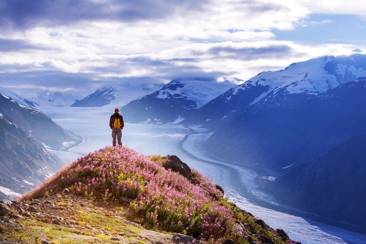Un randonneur en Alaska.