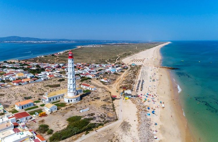 Vue aérienne sur l’île de Farol, Ria Formosa