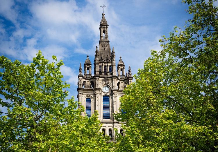 La basilique de Begoña donne son nom au quartier