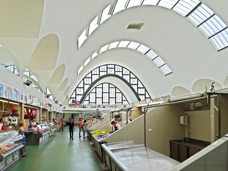 Un paseo gastronómico –y arquitectónico– por el Mercado de San Agustín